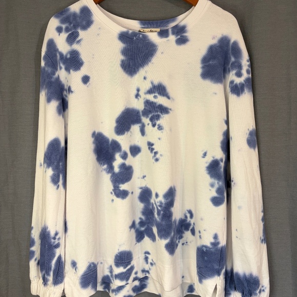 Jane and Delancey Tops - Jane and Delancey Sz Small Sweatshirt Blue White Tie Dye Long Sleeve Lightweight
